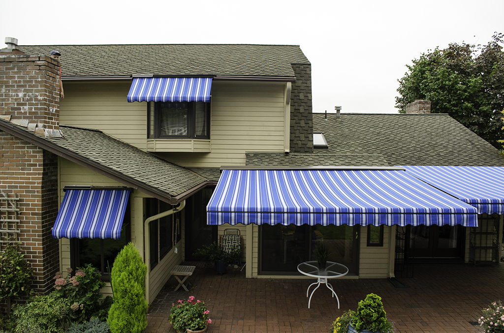 Blue_Retractable_Awnings
